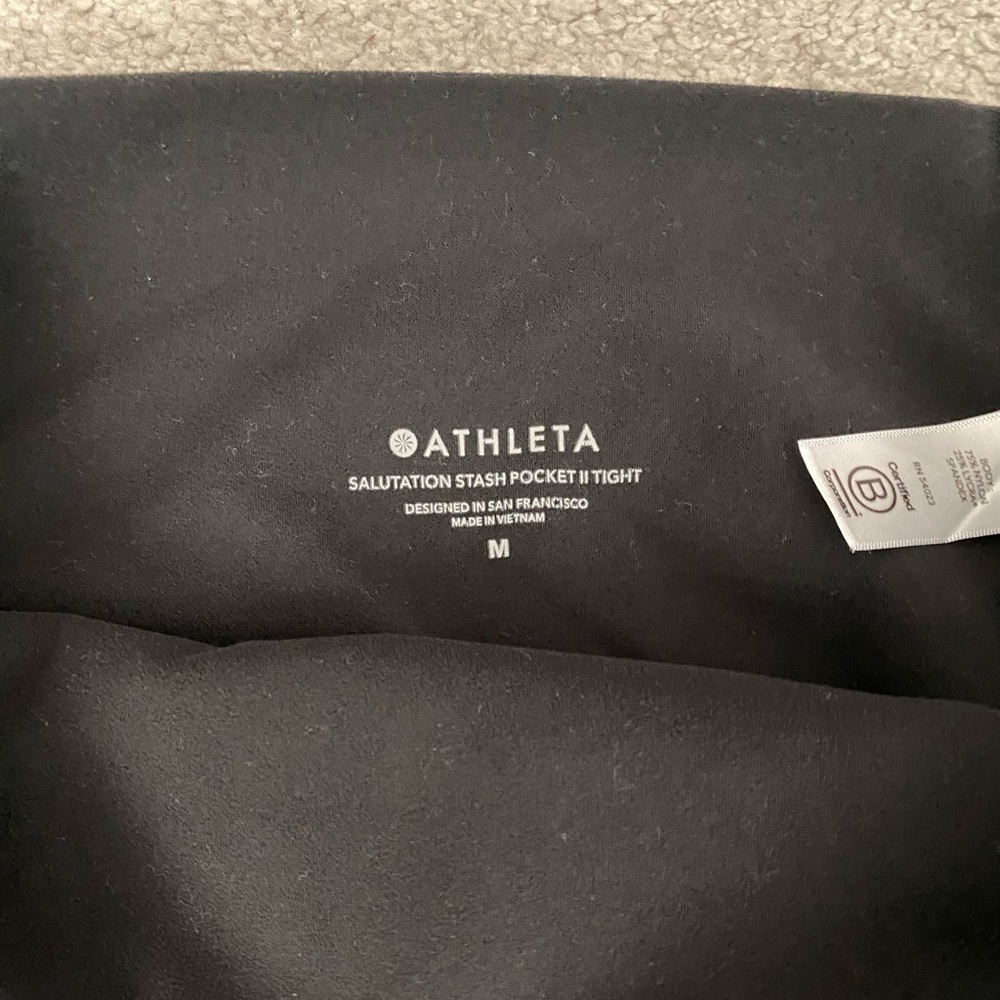 Athleta Stash Pocket 25” EUC worn only a few times. Sz Medium - Picture 8 of 8